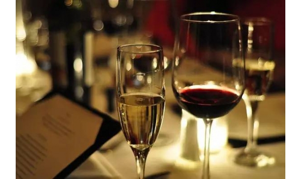红葡萄酒保质期该如何评判呢？