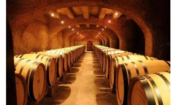 勃垦第最著名的白葡萄酒庄是哪一个？